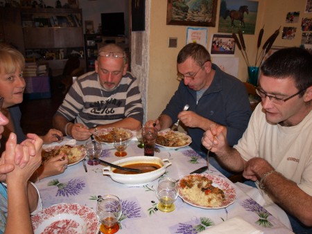 on parle pas à table